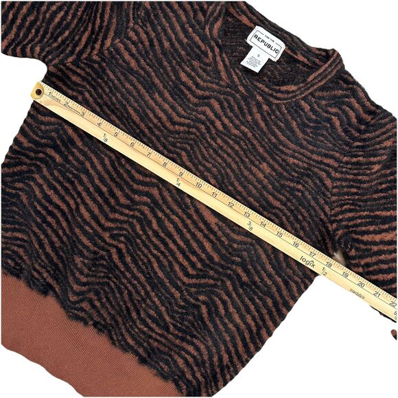 For the Republic Sof Fuzzy Sweater Size S Brown Animal Print Women's Pullover - Picture 4 of 6